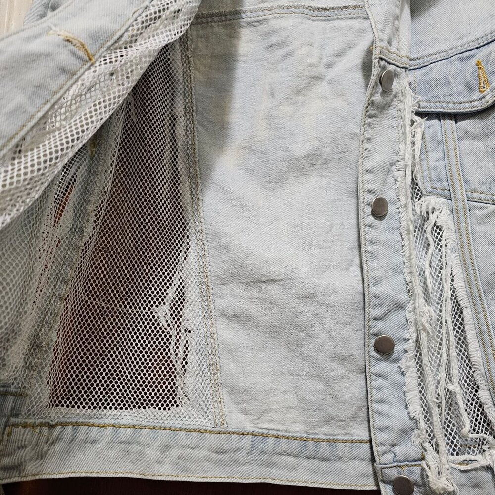 Distressed Light Wash Denim Jacket With Mesh Inserts Frayed Detailing & Button C - Picture 4 of 13
